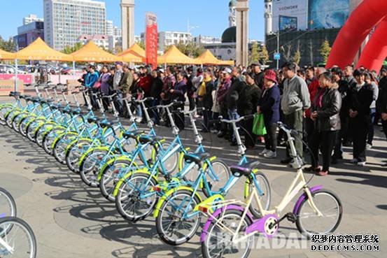 秦皇島市愛(ài)心企業(yè)向貧困家庭捐贈自行車(chē)