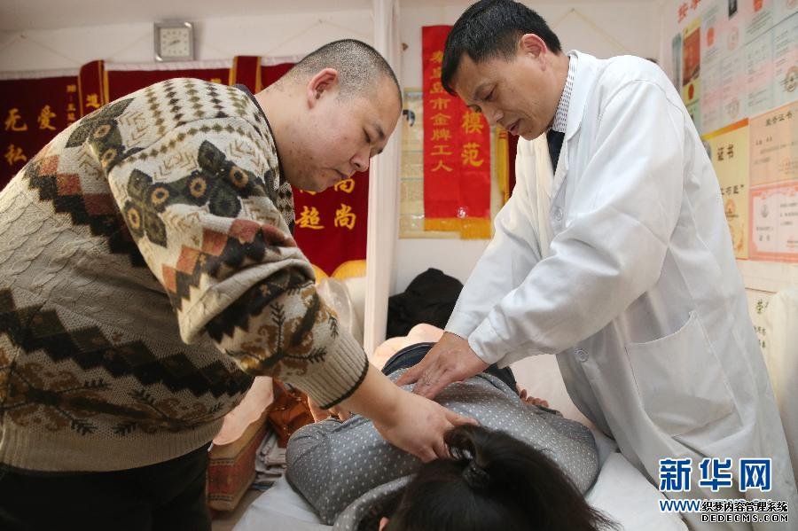 （凡人善舉·圖文互動(dòng)）（2）按摩師王勉：干普通工作做實(shí)在好人 